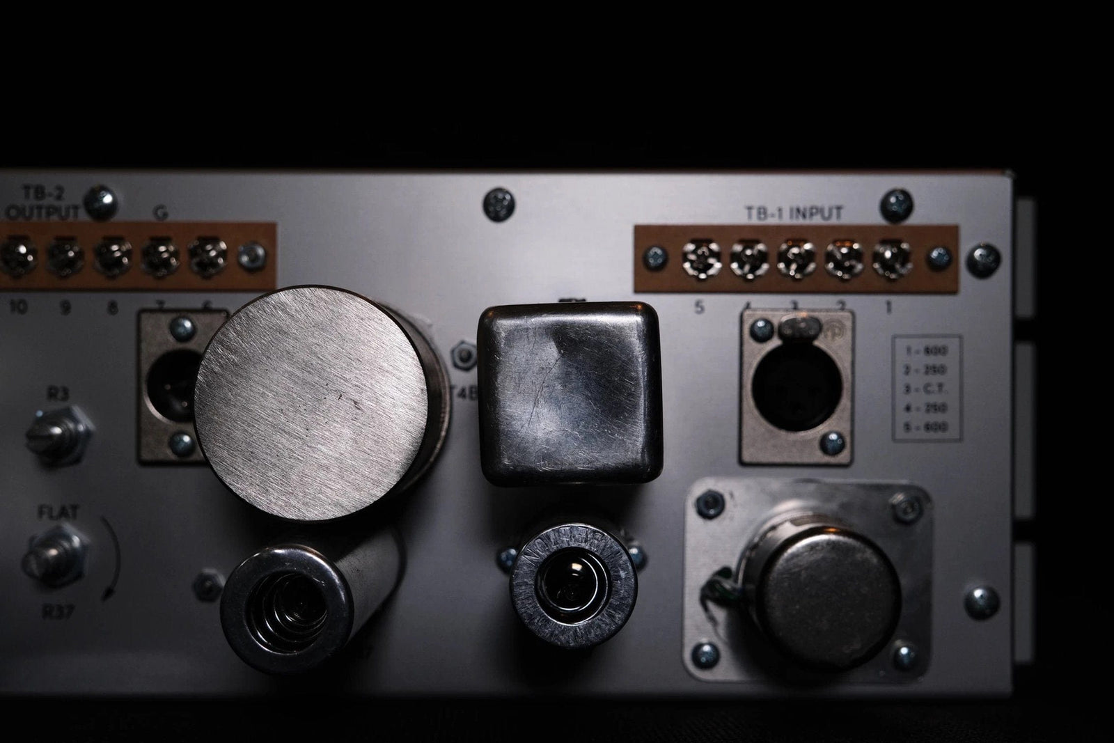 VA2A - White (LA2A Leveling Amplifier) Fuzz Audio