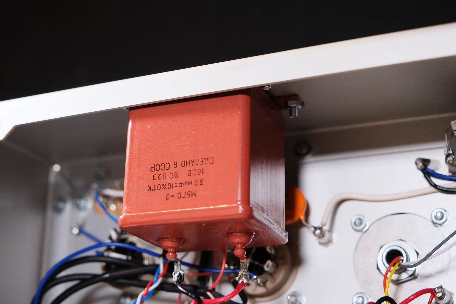 VA2A - White (LA2A Leveling Amplifier) Fuzz Audio