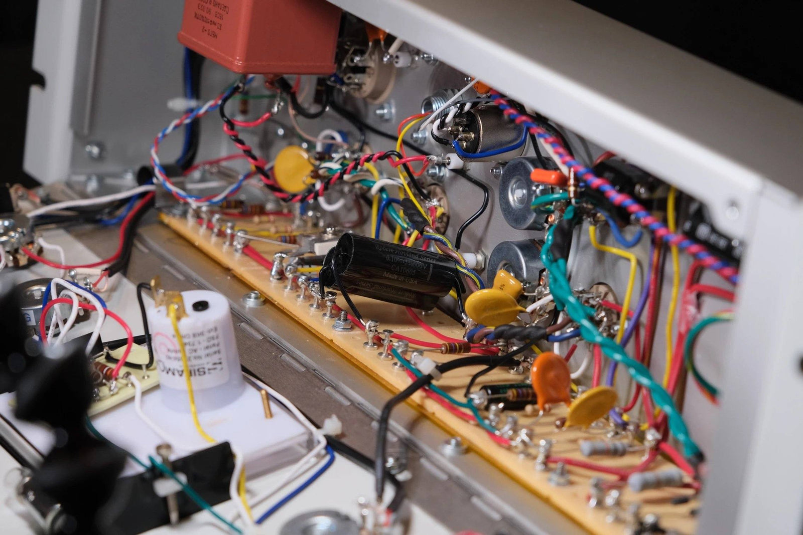 VA2A - White (LA2A Leveling Amplifier) Fuzz Audio