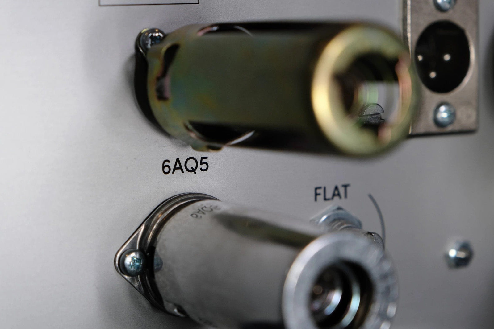 VA2A - White (LA2A Leveling Amplifier) Fuzz Audio