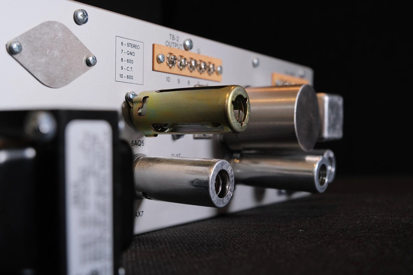 VA2A - White (LA2A Leveling Amplifier) Fuzz Audio