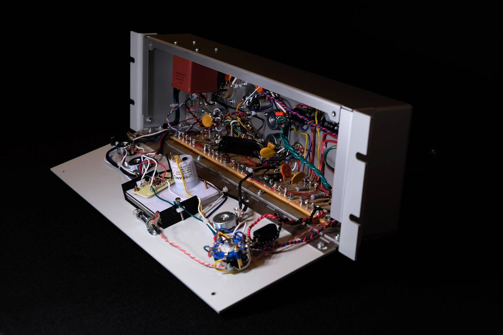 VA2A - White (LA2A Leveling Amplifier) Fuzz Audio